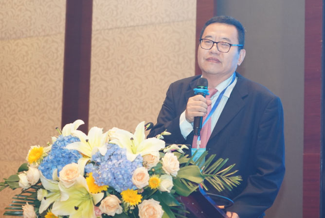 中國水性木器涂料產業聯盟主席楊獻致辭