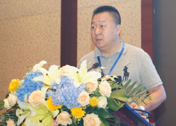 江西省涂料行業協會會長潘白日致辭
