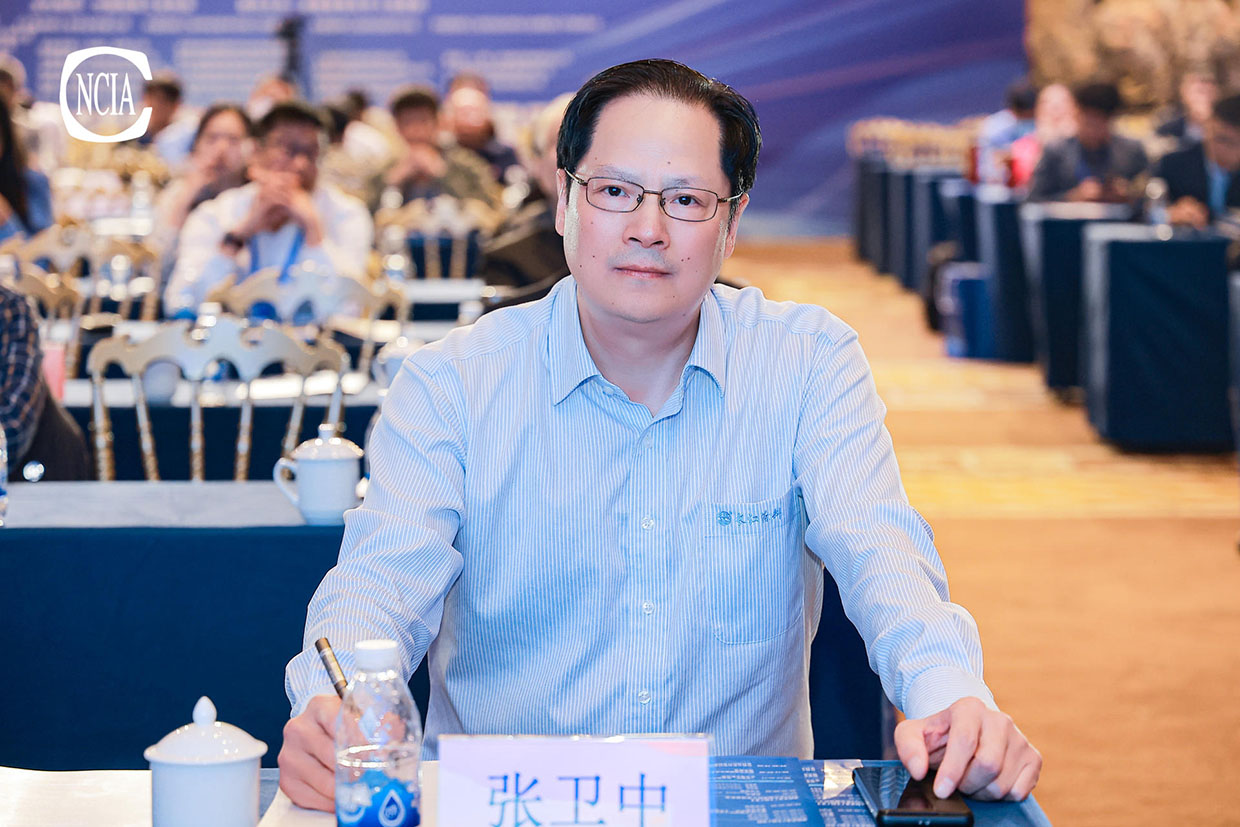 中國涂料工業(yè)協(xié)會副會長張衛(wèi)中主持會議